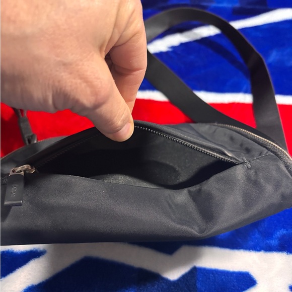 lululemon athletica women’s 2L Black Crossbody Sling Bag - Picture 7 of 7